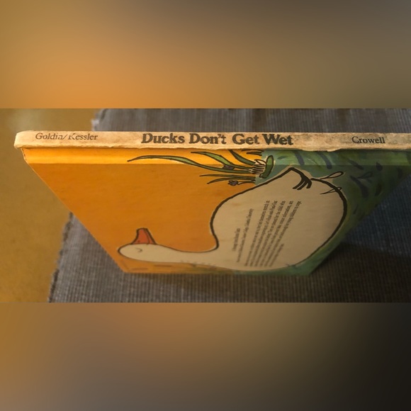 VINTAGE-Ducks don’t get wet by Augusta Goldin. Illustrated by Leonard Kessler. - Picture 3 of 8